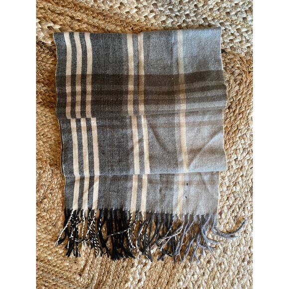 Croft & Barrow Gray Plaid Flannel Scarf Fringe Unisex 12.5" x 70" - Picture 4 of 6